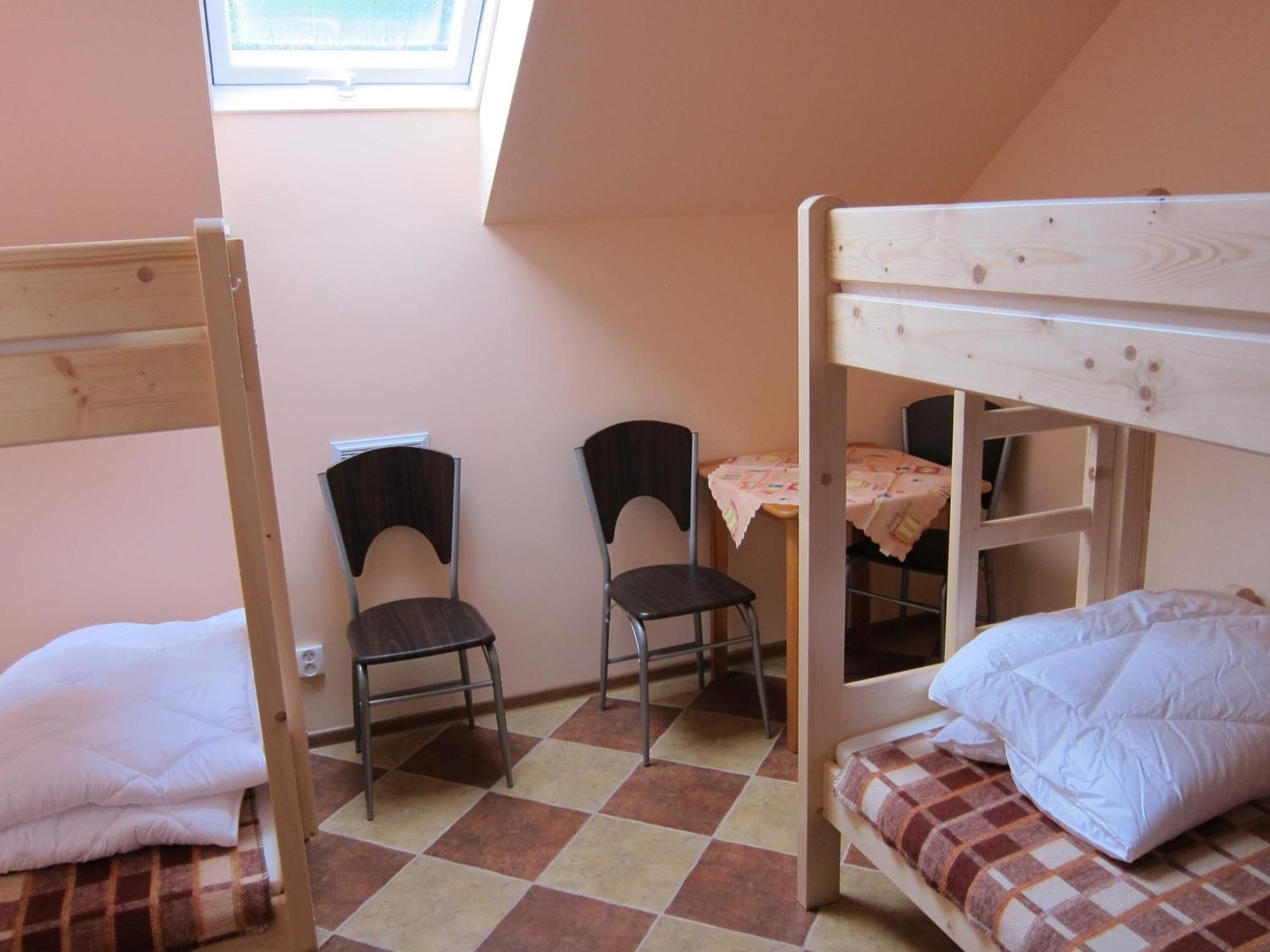 Szkolne Schronisko Mlodziezowe Plum Hostel Piechowice  Room photo